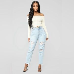 NWT distressed fashion nova boyfriend jeans 🔥